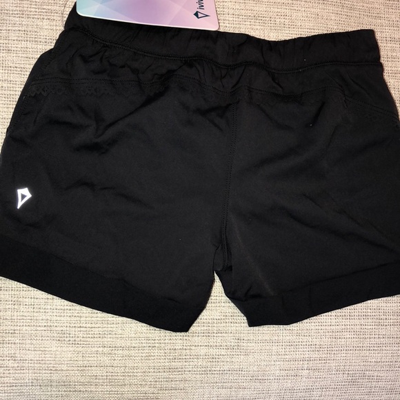 Shorts - Picture 4 of 5